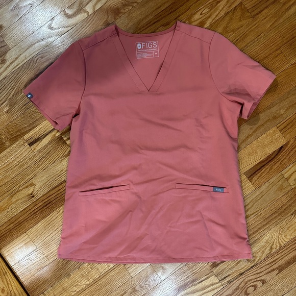 Figs Tops - Figs coral scrub top